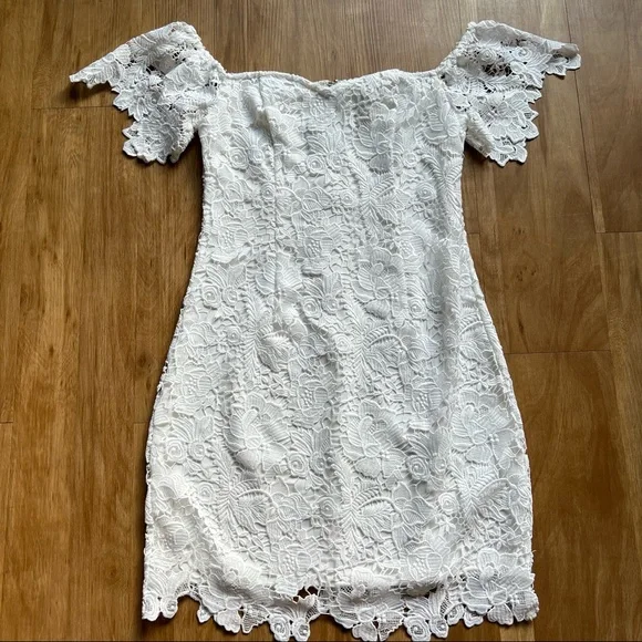 NWT GUESS off-shoulder dress - size 2 - Picture 5 of 16